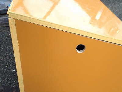 バッテリーBOXを軒下の定位置に設置