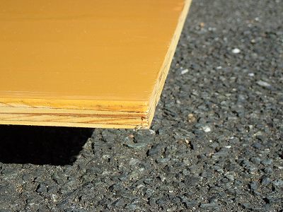 防水コンパネの切断面は塗装されていない