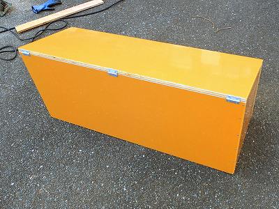 ボックスの蓋には３か所の丁番