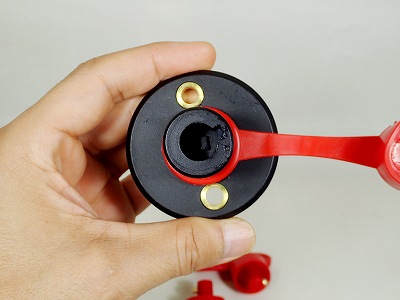 スイッチをオフにしてキーハンドルを取り外した状態