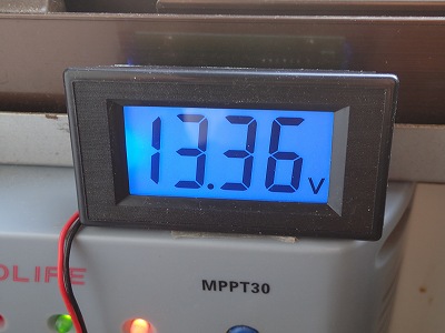 12V用バッテリーの電圧計